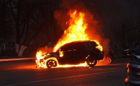 В Калининграде ночью сгорел автомобиль «Ниссан Тиана»
