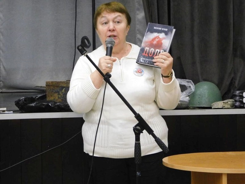 Библиотеке общественного центра предприятия «К-Поташ Сервис» в посёлке Нивенское подарили книгу о войне
