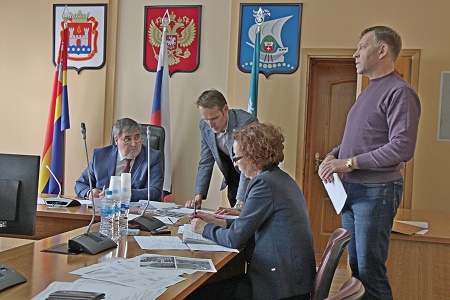 Накипело: жители Калининграда пришли к мэру на личный приём