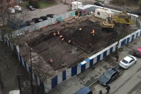 В Калининграде во время реконструкции магазина археологи откопали три слоя брусчатки