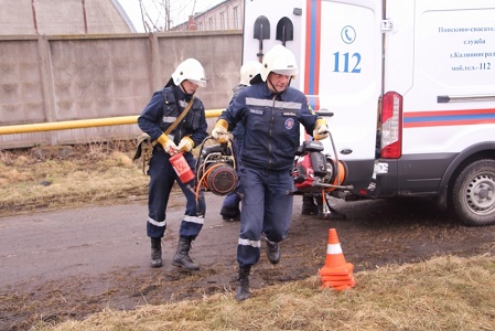 В Калининградской области специалистами МЧС с начала года в ДТП был спасён 221 человек (фото)
