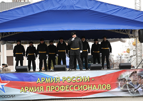В Калининграде прошла информационно-агитационная акция «Есть такая профессия – Родину защищать!»