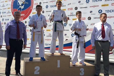 Две золотых медали завоевали калининградские каратисты в Краснодаре