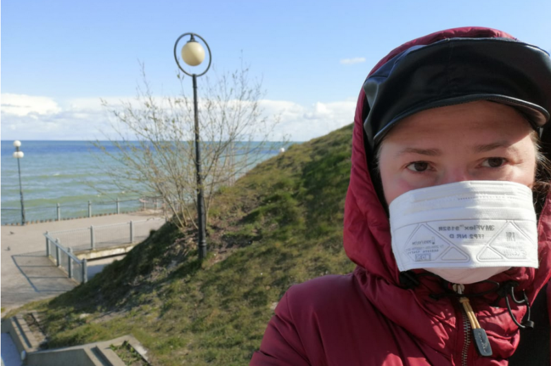 Маска, перчатки и Балтийское море: жительница Сургута рассказала, как она проводит нерабочую неделю под Калининградом