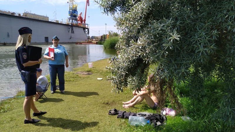 Под Калининградом сотрудники МЧС и полиции напомнили правила безопасного поведения при отдыхе на природе