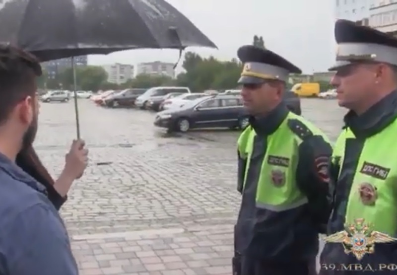 В Калининграде полицейские оперативно доставили девушку в больницу