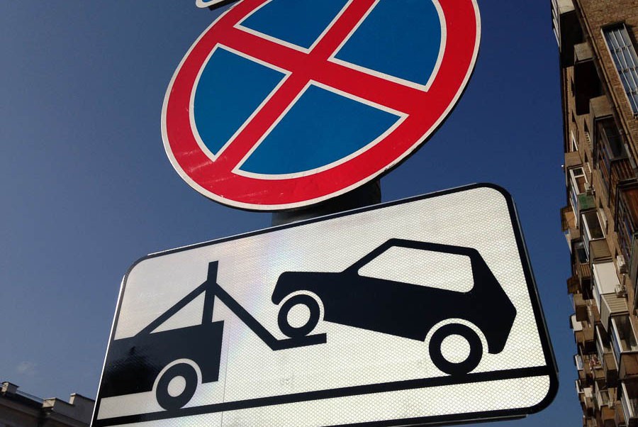 В Калининграде появятся новые дорожные знаки «Остановка запрещена»