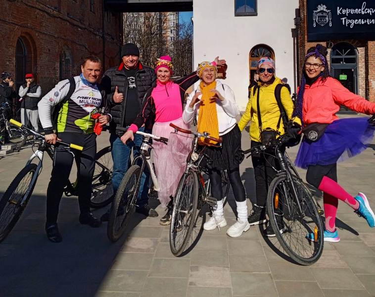 Жительницы Калининграда отметили 8 марта велопробегом