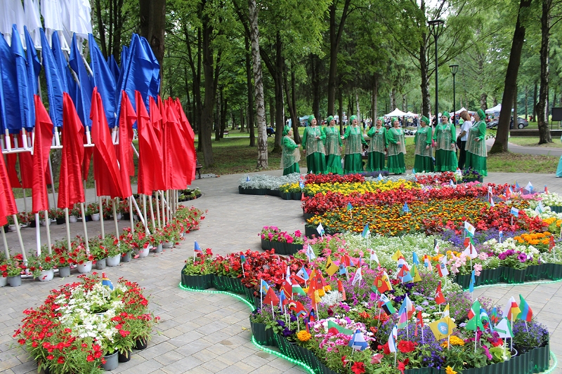 Под Калининградом прошел второй областной фестиваль «Цветы Победы»