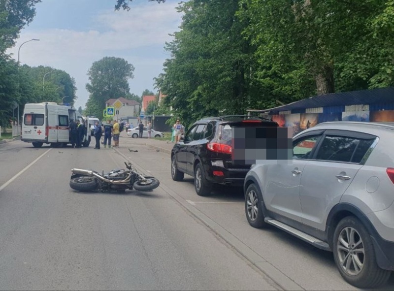 В Калининградской области сегодня байкер на пешеходном переходе насмерть сбил пешехода