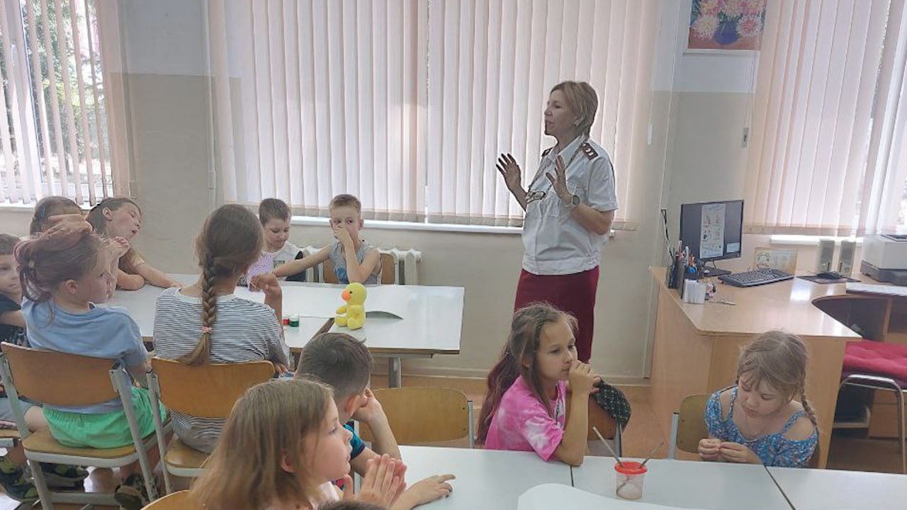 Главный государственный санитарный врач по Калининградской области провела открытый урок для ребят в лагере.