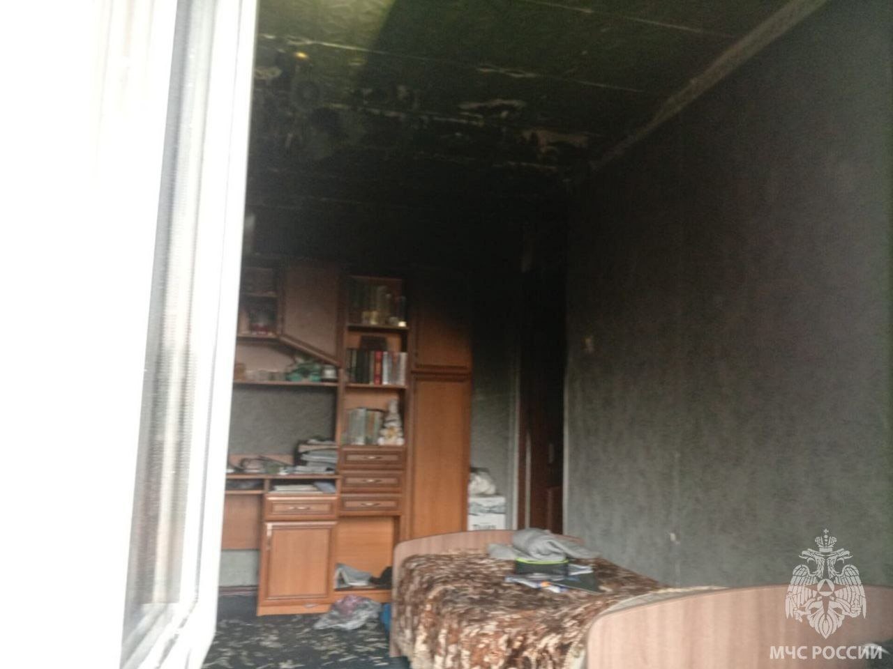 Сегодня под Калининградом пожарные предотвратили распространение огня на соседние квартиры