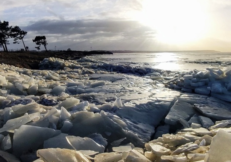 Накануне в Калининградской области можно было наблюдать зрелищные ледяные торосы