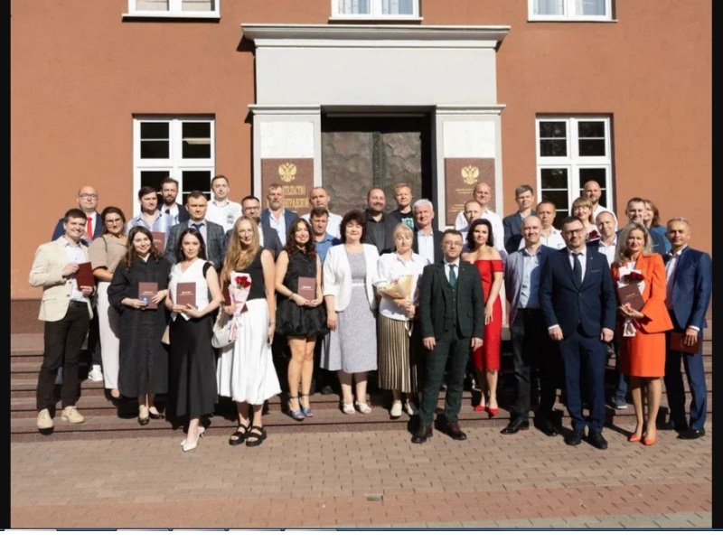 В Калининграде выпускникам Президентской программы подготовки управленческих кадров вручили дипломы