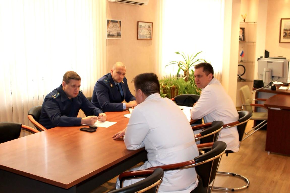 Прокурор встретился с работниками Калининградской областной клинической больницы