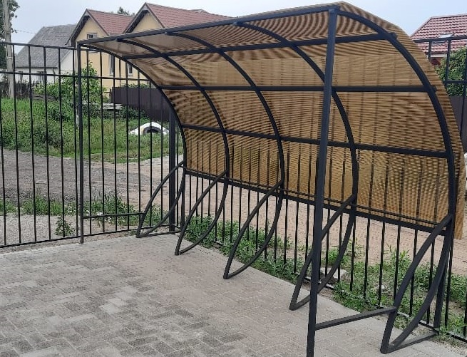 В Калининградской области заключенные изготовили скамьи и велопарковку