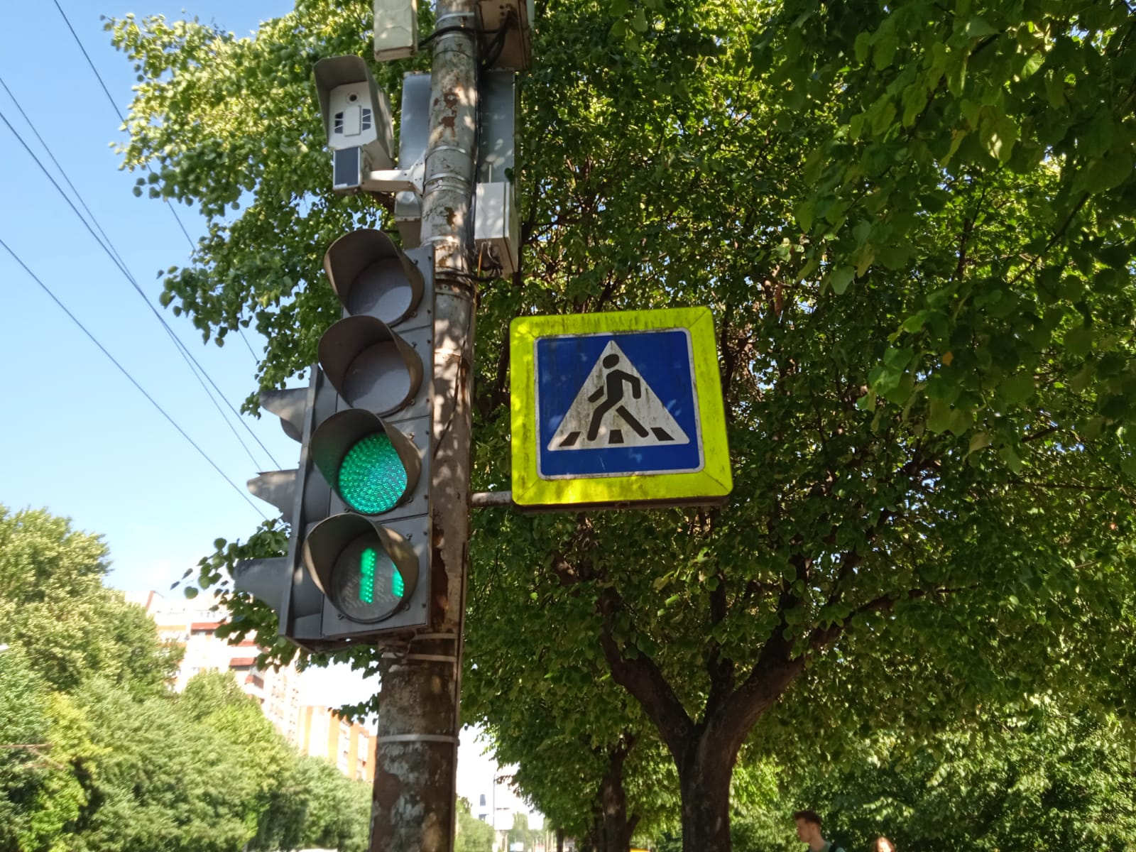 Завтра в Калининграде отключат светофор на оживленной магистрали в центре города