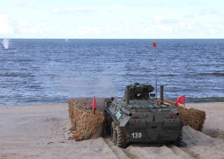 В Калининградской области морпехи Балтфлота выполняют стрельбы из вооружения БТР-82А