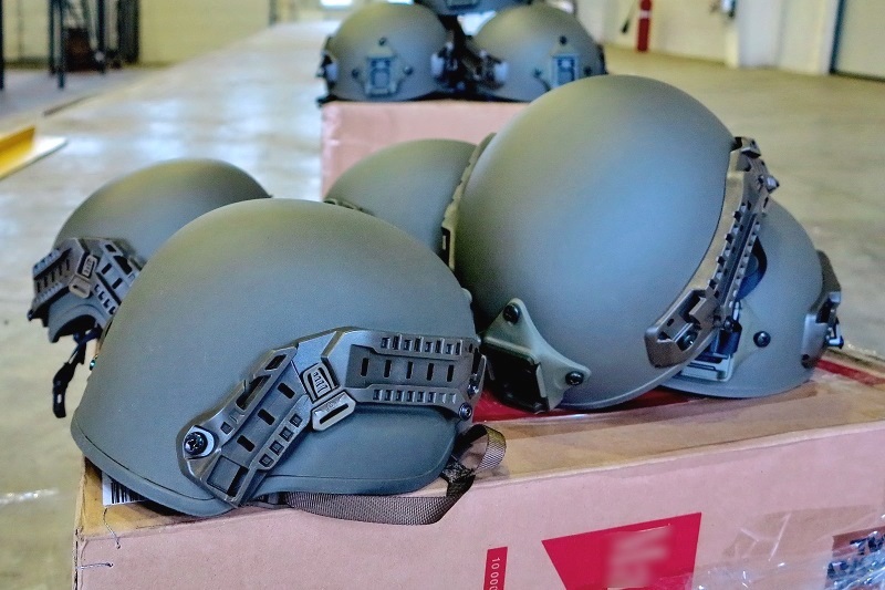 Калининградские таможенники изъяли 10 баллистических защитных шлемов и передали МО РФ 