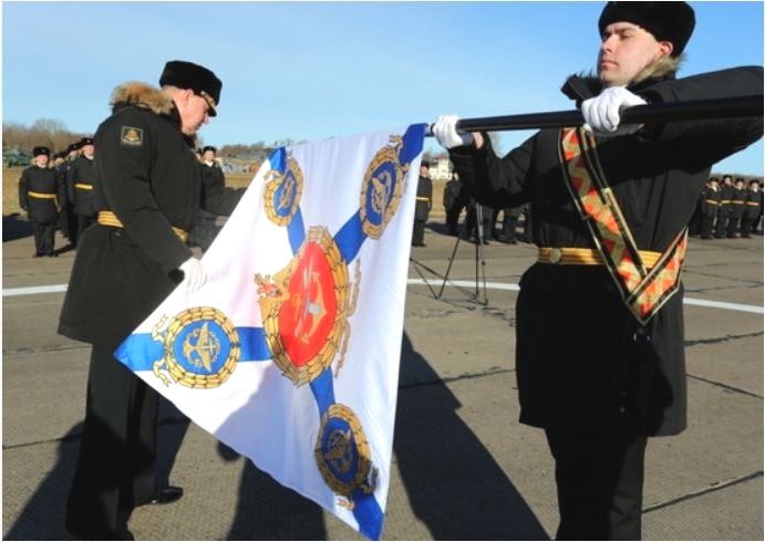Вертолётному полку морской авиации Балтфлота вручено Боевое знамя нового образца