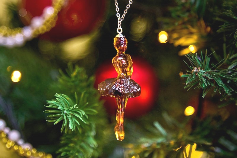 Янтарный комбинат изготовил уникальные подарочные наборы к Новому году