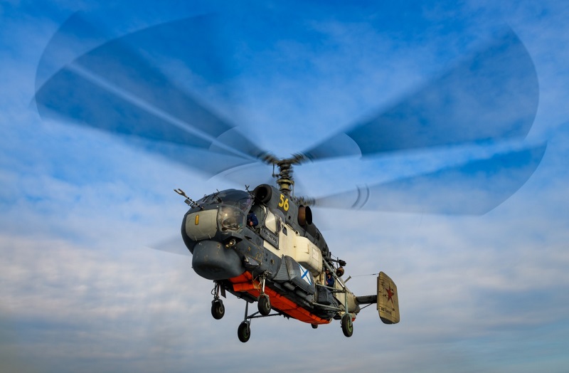 Экипажи вертолётов морской авиации Балтфлота выполнили посадки на палубу патрульного корабля