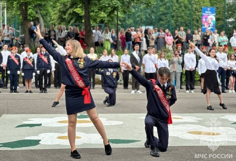 В Калининграде кадеты попрощались со школой