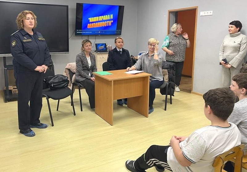 Учиться никогда не рано: судебные приставы пришли в гости к воспитанниками детдома