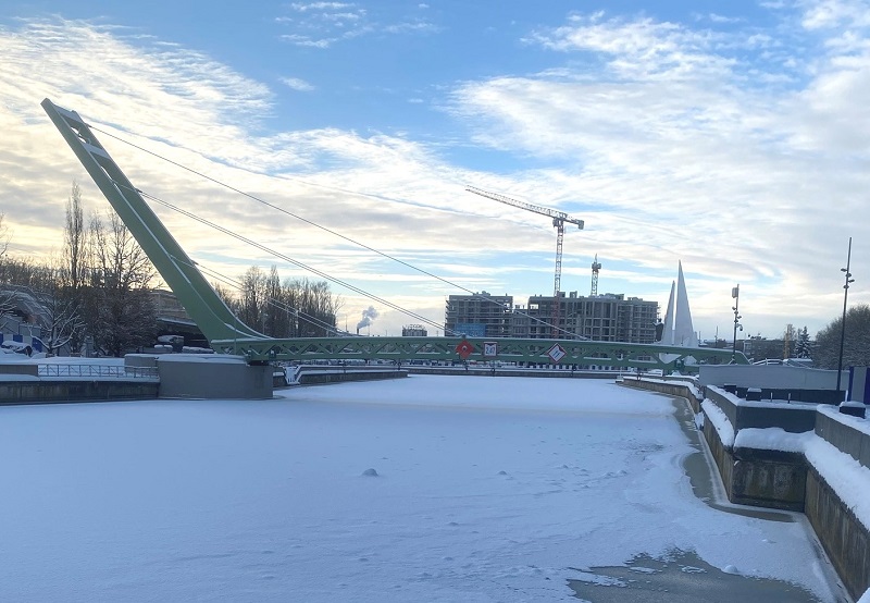 Неожиданная зима в Калининграде сорвала сроки открытия Философского моста