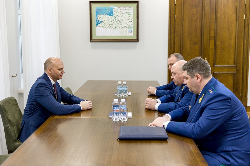 Важное мероприятие: в региональном правительстве состоялось знакомство губернатора с прокурором