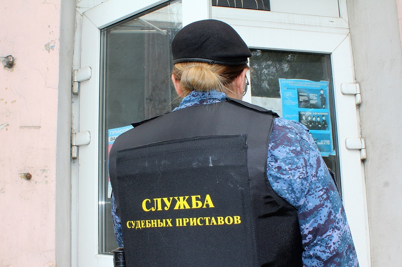 В Балтийске приставы «уговорили» должницу трудоустроиться и платить алименты