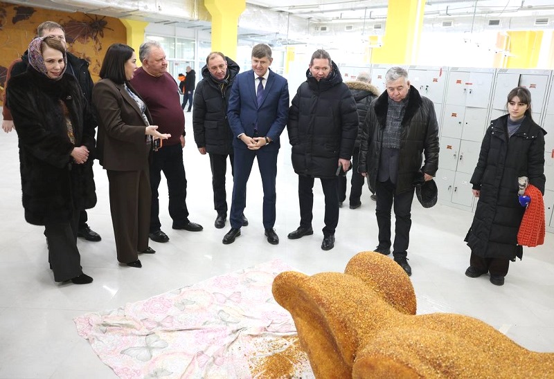 Директор Янтарного комбината провёл экскурсию для депутатов регионального парламента 