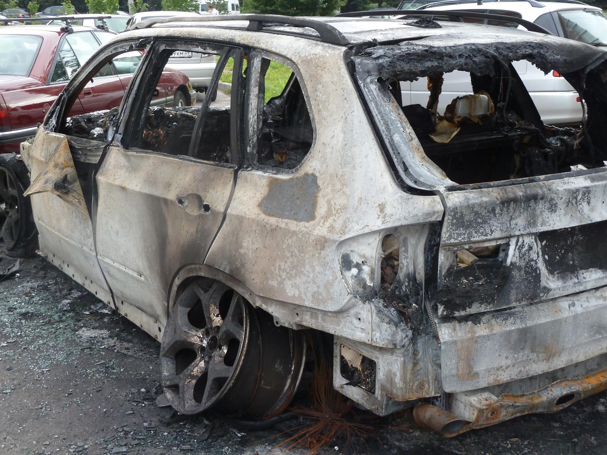 В Калининграде сгорела машина. Сгорела Тойота Калининград. Сожгли машину в Калиненгра.