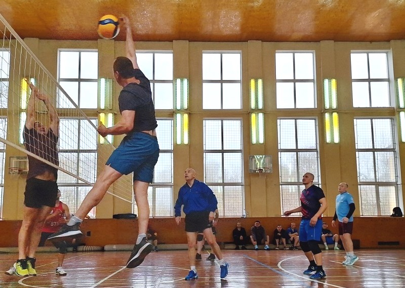 Сотрудники МЧС России приняли участие в соревнованиях по волейболу