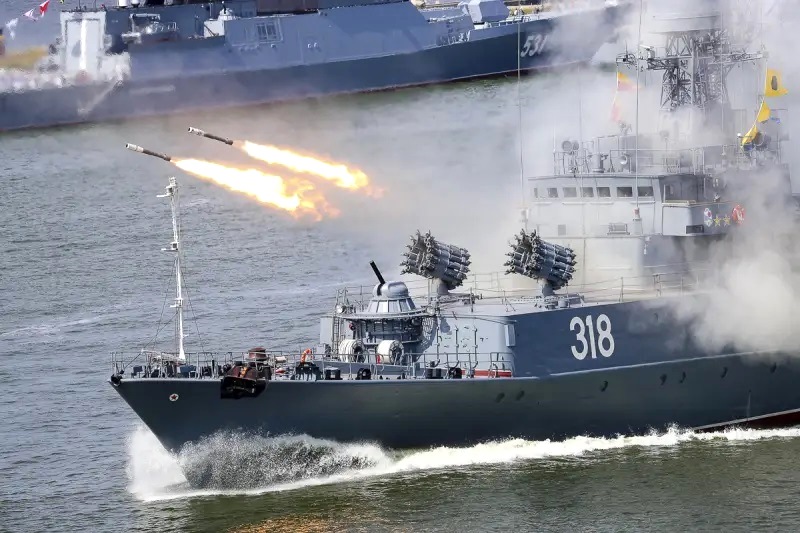 МПК Балтийского флота уничтожил ПЛ противника и выполнил артиллерийские стрельбы