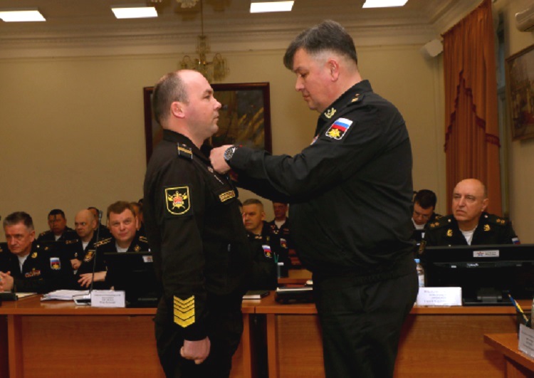 Командующий Балтфлотом вручил награды военнослужащим, отличившимся в ходе СВО