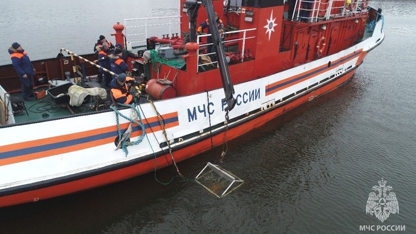 В Калининградском морском канале спасатели МЧС России провели тренировку