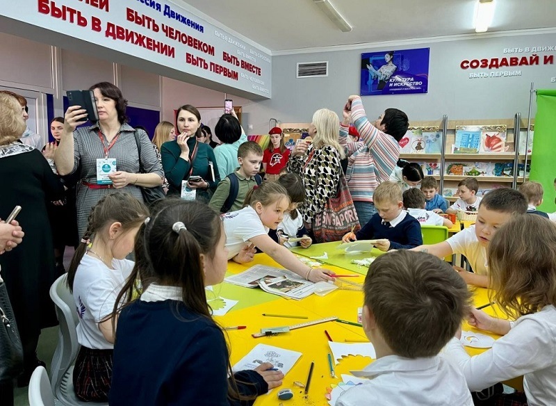 Делегация из Томской области познакомилась с работой зеленоградской школы