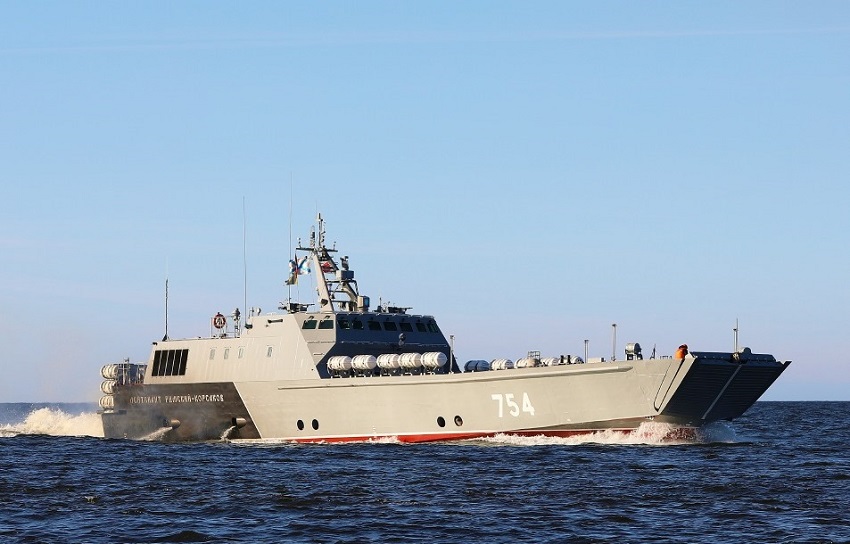 В Балтийске морские пехотинцы выполнили погрузку военной техники на десантные катера