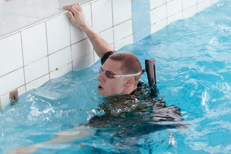 В бассейне с автоматом: в Балтийске завершился чемпионат по военно-прикладному спорту