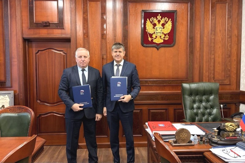 Калининградские единороссы и объединение профсоюзов заключили соглашение о сотрудничестве