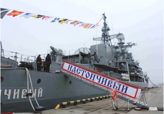 На «Настойчивом» эсминце Балтфлота отметили 30-летие со дня подъёма Военно-морского флага