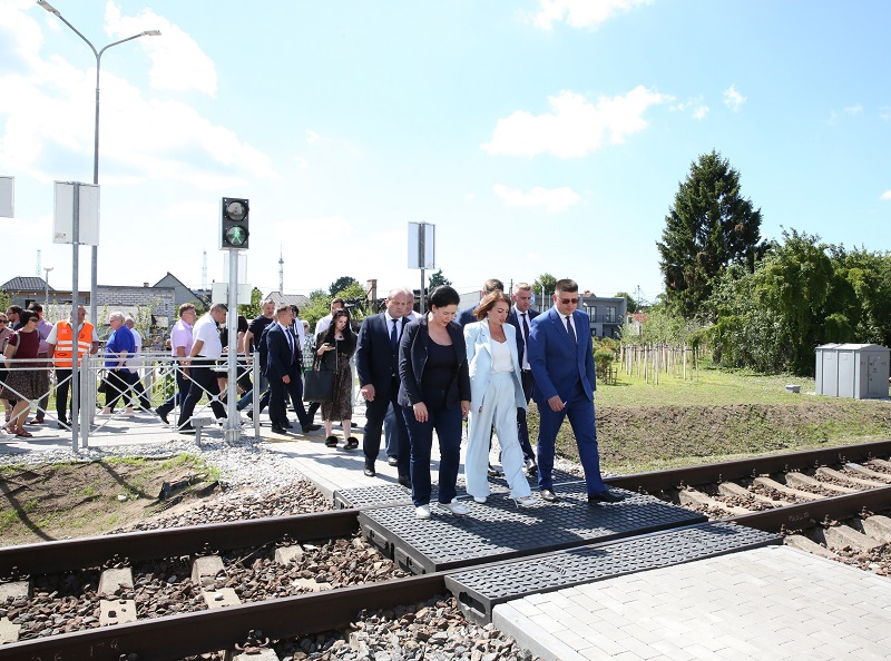 В Калининграде открыли новый пешеходный переход через железнодорожные пути