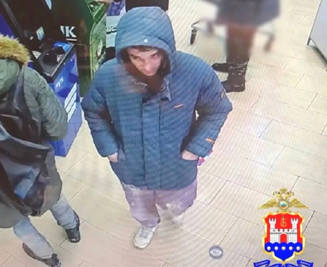 В Калининграде полицейские разыскивают подозреваемых в совершении краж с банковских карт