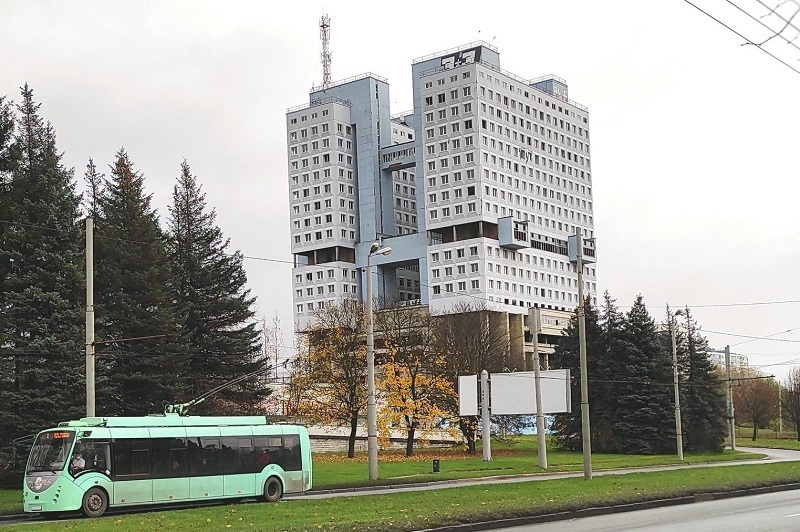 Здесь будет «город сад»: на месте бывшего Дома Советов создадут филиал наццентра «Россия»