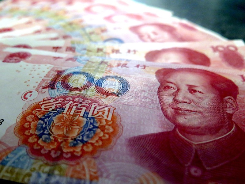 Юань отсюда: китайская валюта обошла доллар и евро в международных платежах