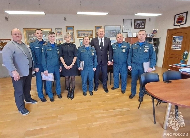 На уровне муниципалитета: в Балтийске наградили саперов Невского спасательного центра