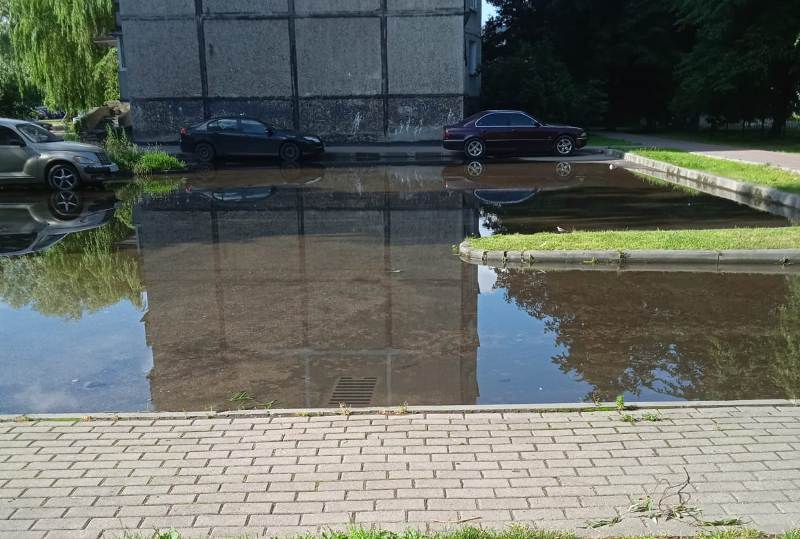 Дождь в калининграде сегодня. Калининград дождь. Временами дождь в Калининграде. Дождливый Калининград. Дождь в Калининграде фото.