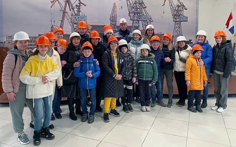 Подопечные благотворительного фонда «Берег надежды посетили завод «Янтарь»