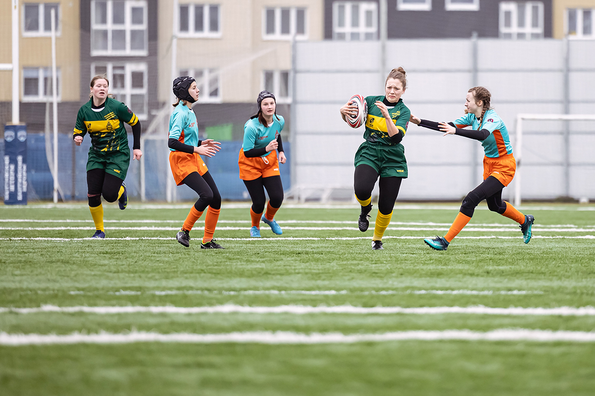 В Калининградской области впервые состоялись всероссийские соревнования среди девушек по регби-7
